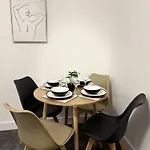 Hardy Hideaway 아파트